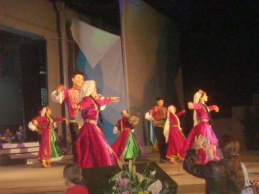 Publicul a cântat şi a dansat în ultima zi a festivalului turco-tătar